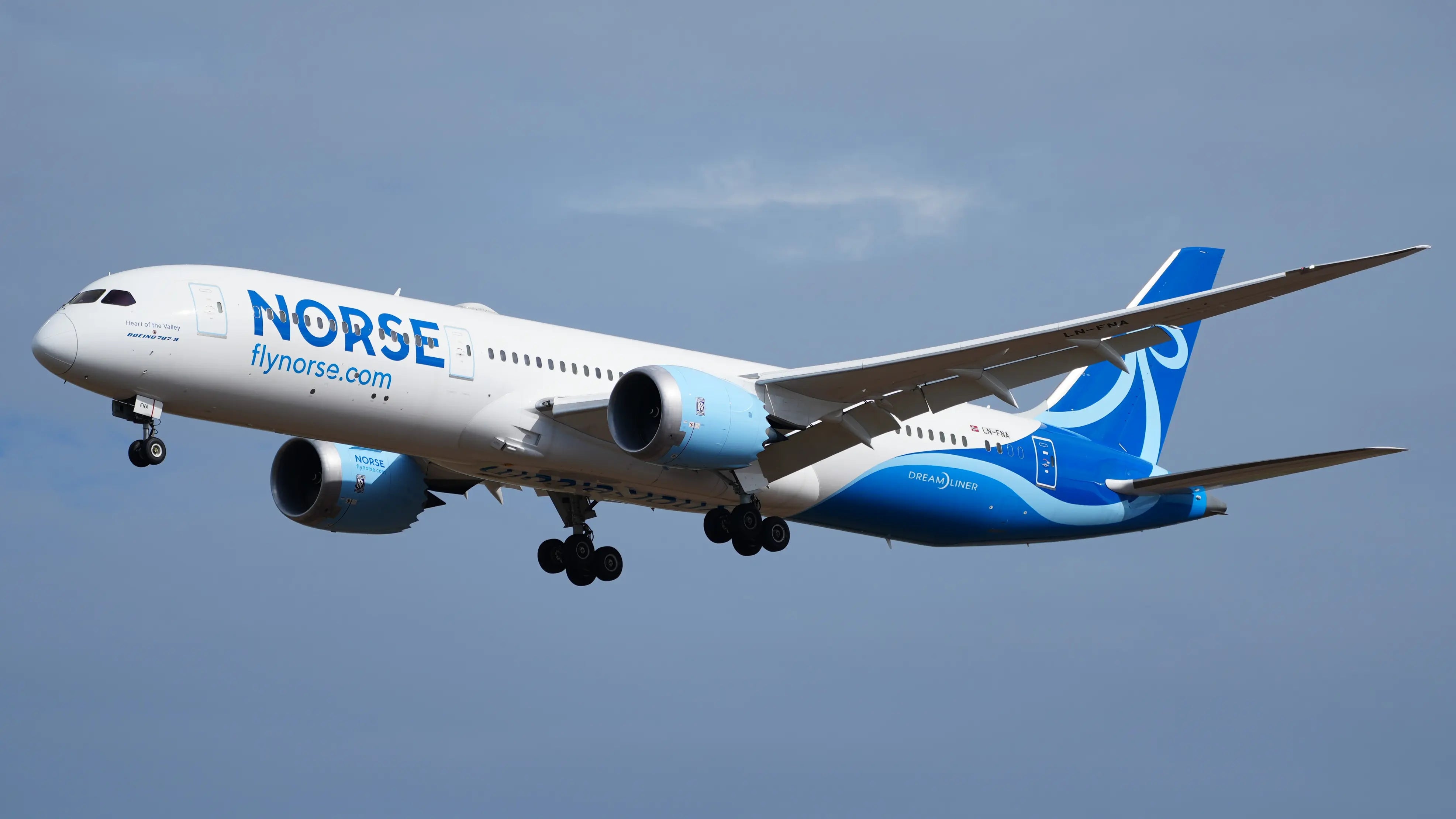 Norse Atlantic Airways Boeing 787-9 Dreamliner LN-FNA in flight, showing its blue and white livery against a clear sky.